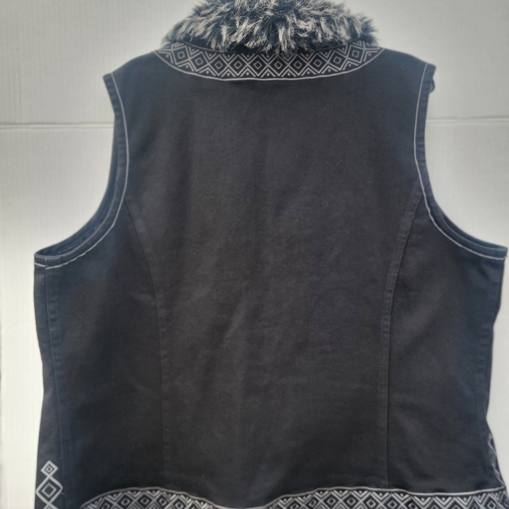 Women's Black Faux Fur Trim Vest - Picture 4 of 8
